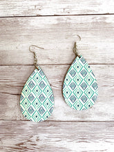 Load image into Gallery viewer, Geometric teardrop earrings - 3 colors to choose from