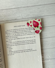 Load image into Gallery viewer, Corner Heart Page Holder
