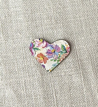 Load image into Gallery viewer, Corner Heart Page Holder

