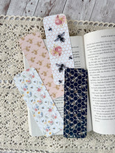 Load image into Gallery viewer, Bookmarks - Bees &amp; Honeycomb
